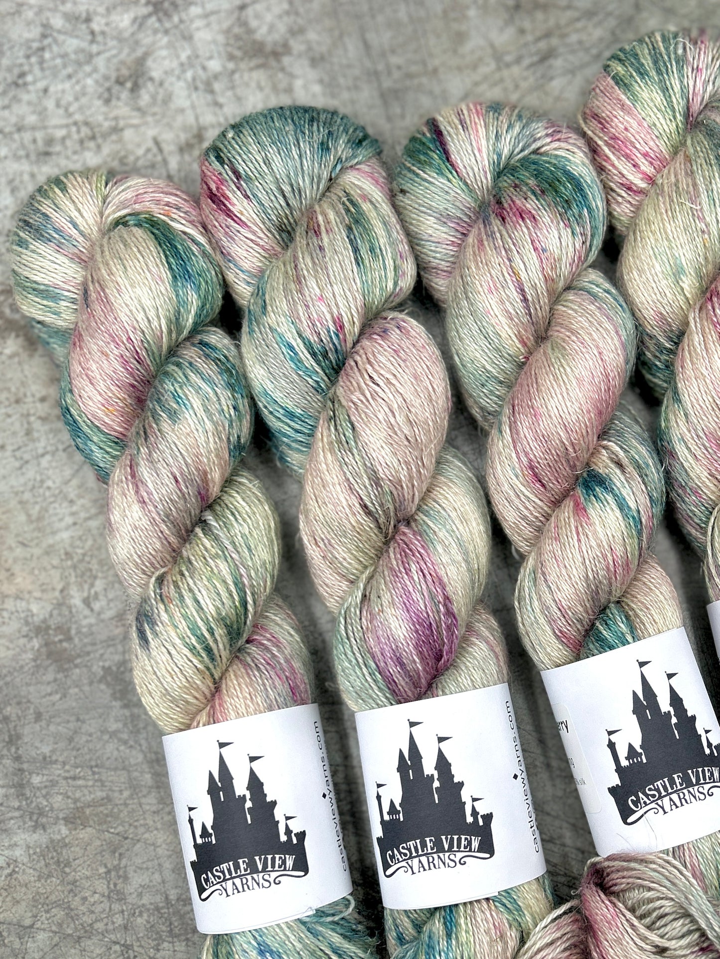 Frosted Snowberry - Linen Alpaca Fingering 100g skein