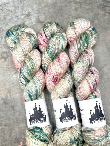 Frosted Snowberry - Alpaca Silk Cashmere 4ply 100g skein